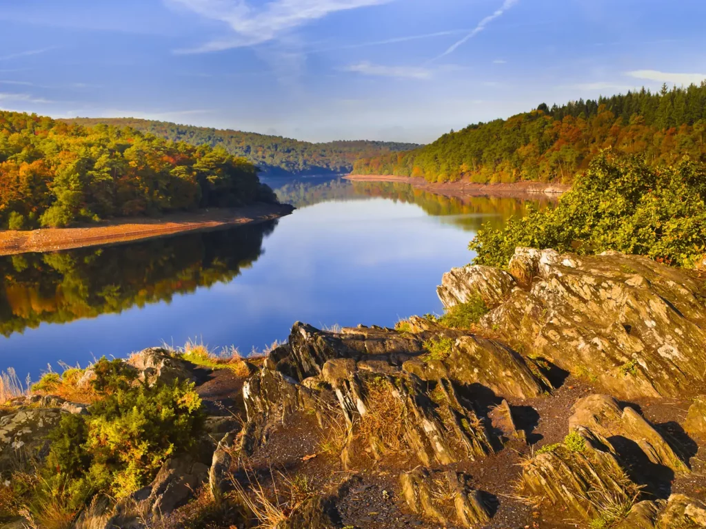 Lac de Guerlédan en Automne